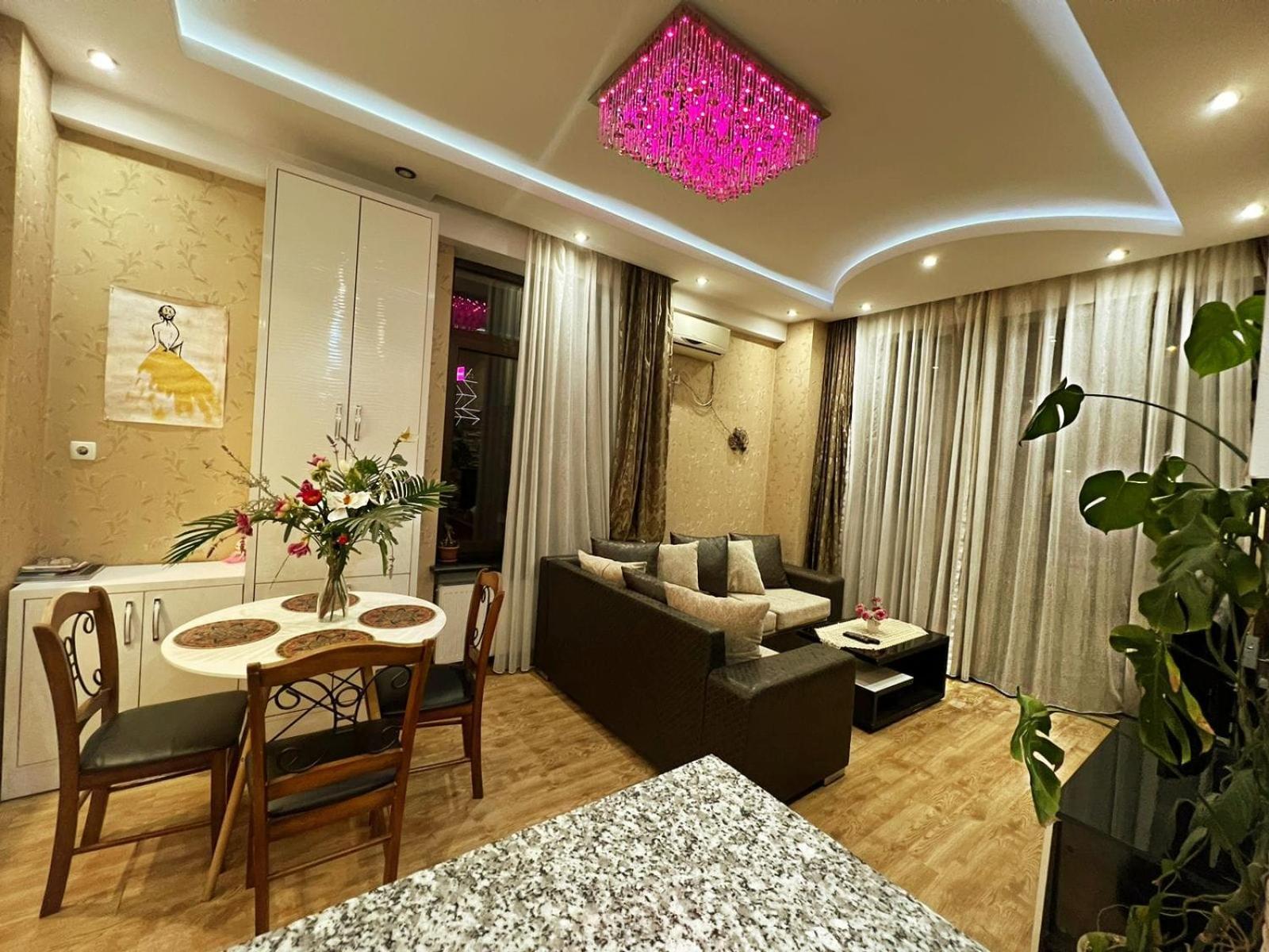 Cozy Apartment In The City Center Mtatsminda Tbilisi Exterior photo