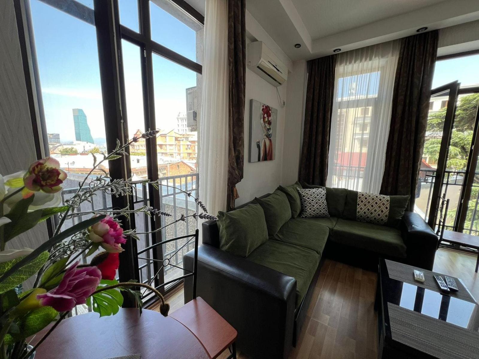Cozy Apartment In The City Center Mtatsminda Tbilisi Exterior photo