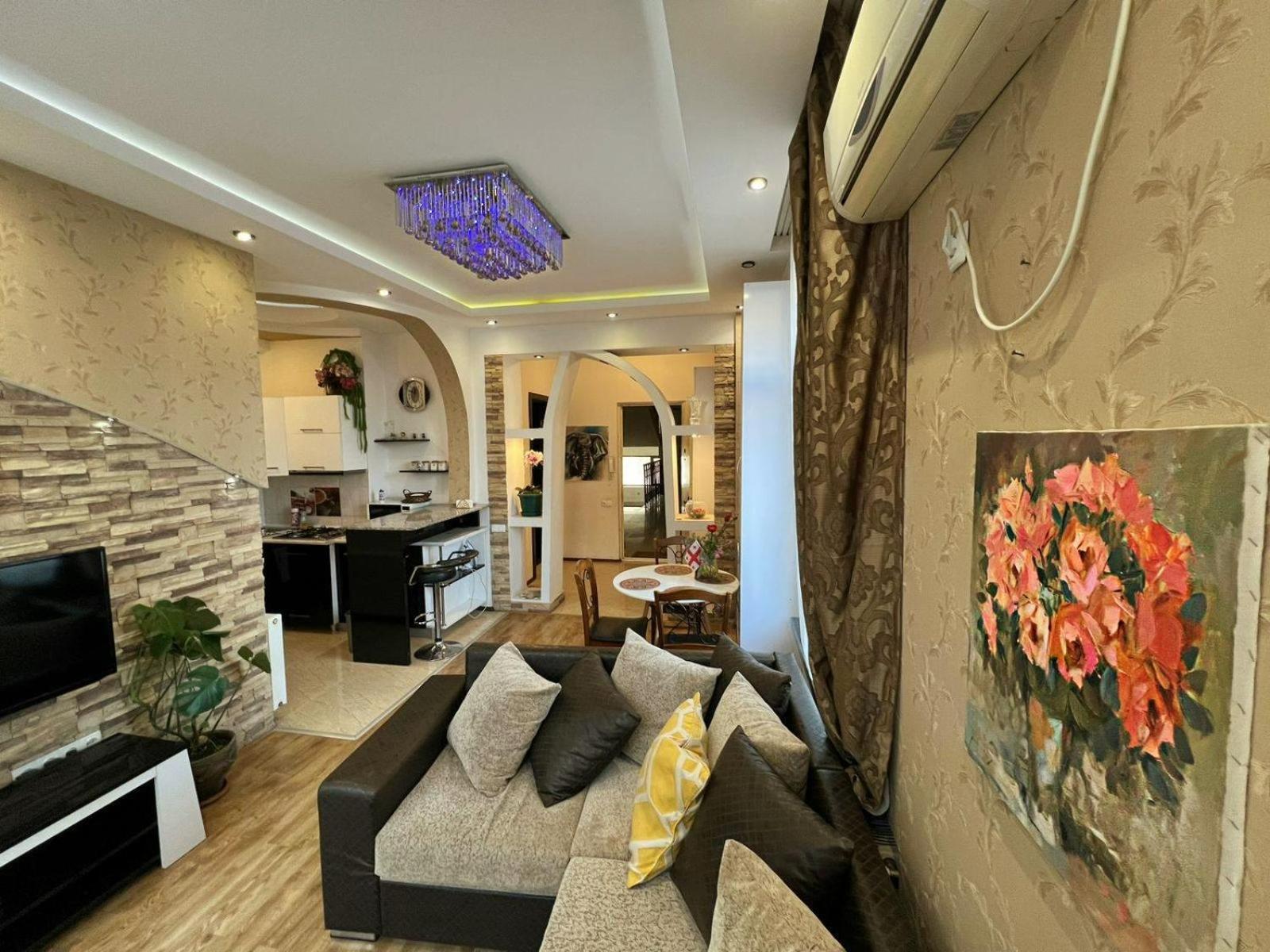 Cozy Apartment In The City Center Mtatsminda Tbilisi Exterior photo